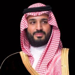 أمير الرياض يقدم العزاء لأسرتي الجميح والرويتع