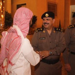 نائب أمير الرياض يقدم العزاء لأسرة الدويش