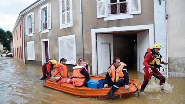 مصرع “٥” أشخاص إثر فيضانات جنوب غربي فرنسا