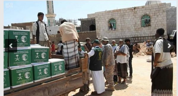 مركز الملك سلمان للإغاثة يواصل توزيع المساعدات للمتأثرين بإعصار “لبان” في المهرة