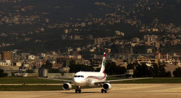 بيروت تأخذ قراراً بالامتناع عن تزويد شركات طيران تابعة للخطوط الجوية الإيرانية والسورية بالوقود