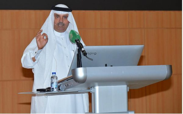 وكيل جامعة الملك عبدالعزيز  للتطوير يدشن دليل حوكمة وتنظيم وسائل التواصل الاجتماعي