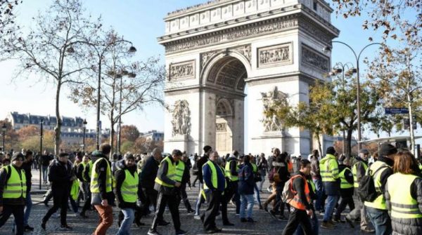مقتل متظاهرة بحادث خلال احتجاجات السترات الصفراء بفرنسا