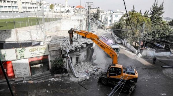الشرطة الإسرائيلية تهدم 16 متجراً فلسطينياً في القدس الشرقية