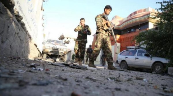 عشرات القتلى والجرحى بانفجار في مسجد بقاعدة للجيش الأفغاني
