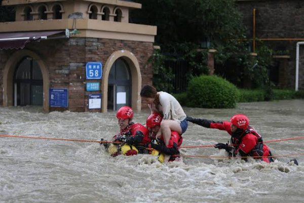 فيضان مدمر يجتاح “٨” آلاف منزل ويضرر بنحو “١٧” ألف شخص جنوب غرب الصين