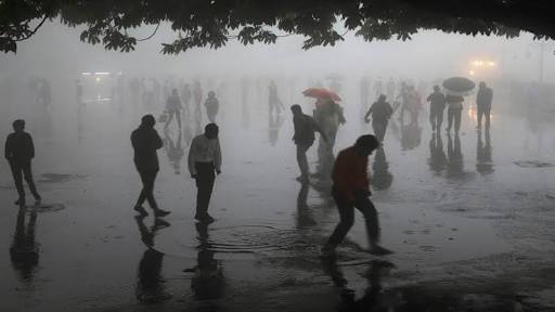 العاصفة الإعصارية جاجا تودي بحياة “٩” أشخاص جنوب الهند