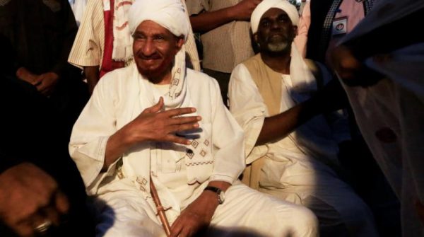 السودان: المهدي يطالب البشير بالتغيير ويلوّح بالإضراب العام