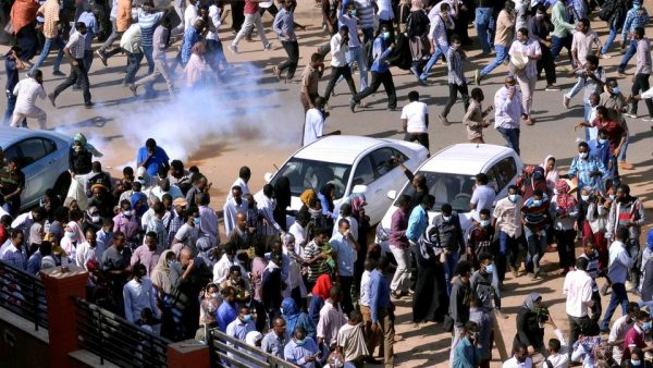 السلطات السودانية تضبط خلية إرهابية كانت مهمتها تنفيذ اغتيال وسط المتظاهرين