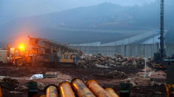 الجيش الإسرائيلي يواصل تدمير أنفاق قرب الحدود اللبنانية