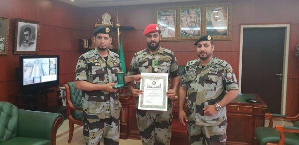 قائد قوة الطوارئ الخاصة بجازان يقلد “الغزوي” وسام الملك عبدالعزيز من الدرجة الثالثة