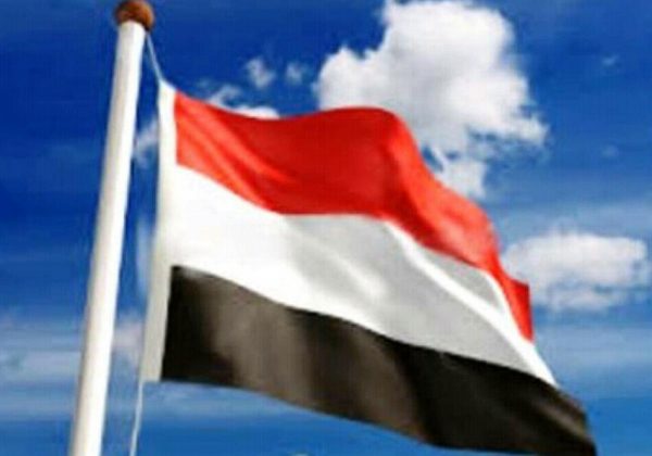 الحكومة اليمنية تنتقد تجاهل منسقة الشؤون الإنسانية قصف الحوثيين لمخيم للنازحين