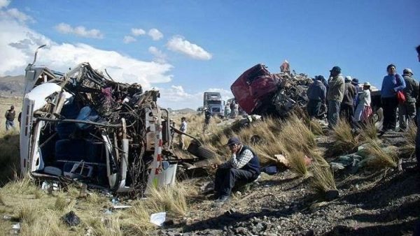 مقتل وإصابة “٥٩” شخصاً في حادث سير في بوليفيا