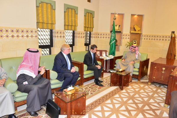 وكيل إمارة الرياض يستقبل أعضاء فريق برنامج تطوير وزارة الداخلية