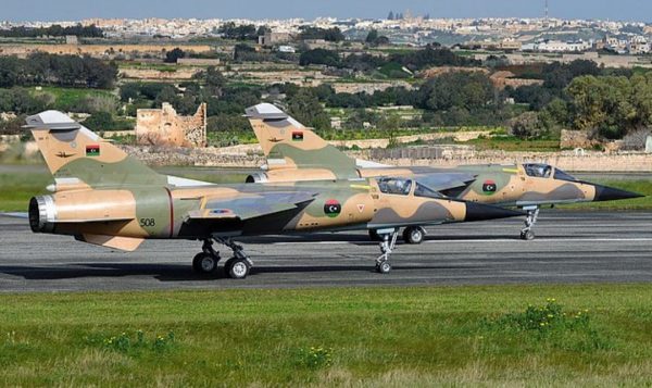 سلاح الجو الليبي يقصف مواقع للإرهابيين فى درنة