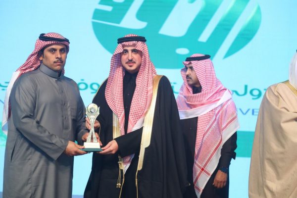 أمير الجوف يكرم عضوي هيئة تدريس بجامعة القصيم لفوزهما بجائزة أبحاث الزيتون