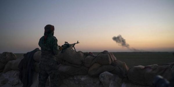سوريا الديمقراطية تسلّم العراق 150 مقاتلاً من داعش