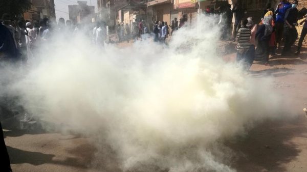 السودان.. مسيرات غضب جديدة والنيابة تحقق بوفاة معلم