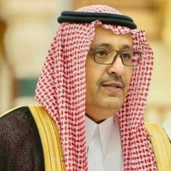 الأمير محمد بن عبدالرحمن يقدم واجب العزاء لأسرة السديري