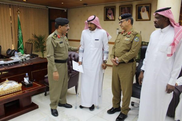 شرطة الرياض تُكرِّم ساري الثبيتي الذي تعرض للإصابة في مهمته الأمنية