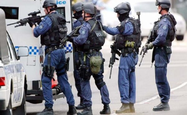 الشرطة الأسترالية تطلق النار على رجل في مطار بريزبن بعد تهديد بقنبلة