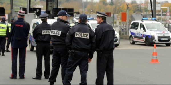الشرطة الفرنسية تطلق النار على رجل طعن المارة في مارسيليا