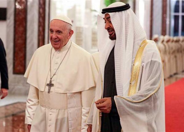 محمد بن زايد: البابا فرنسيس والإمام الأكبر يبذلان جهدًا مستمرًا في الدفاع عن القضايا العادلة