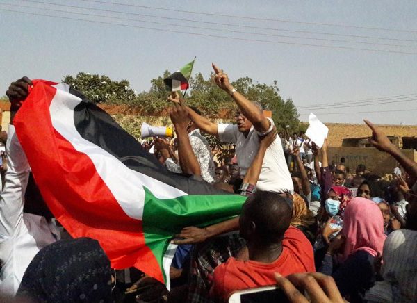الأمن السوداني يعتقل قيادات بالمعارضة وقانونيين وناشطين