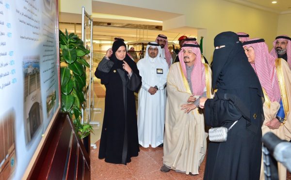 أمير منطقة الرياض يتفقد مبنى الفرع النسائي الجديد بمعهد الإدارة العامة