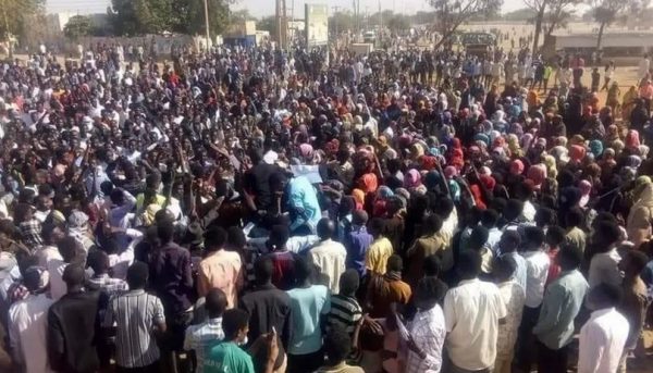 السودان يعلن تشكيلته الوزارية مع دعوات لـ”عصيان مدني”