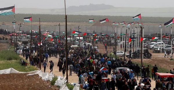 “مسيرات العودة”.. الفلسطينيون ملتزمون والاحتلال يطلق الرصاص
