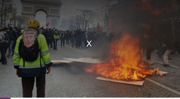 شرطة باريس تستخدم الغاز المسيل للدموع مع السترات الصفر