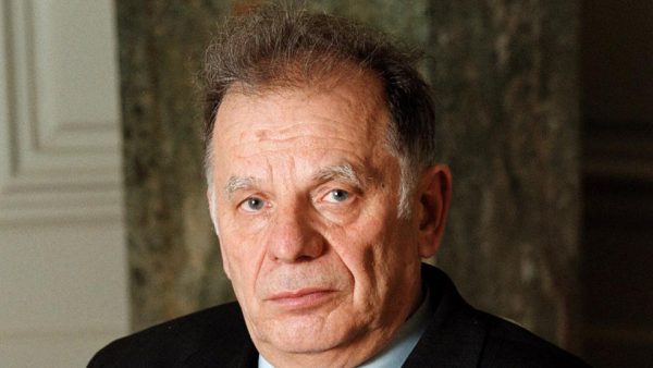 وفاة عالم الفيزياء الروسي الحائز على نوبل عن عمر “٨٨” عاماً