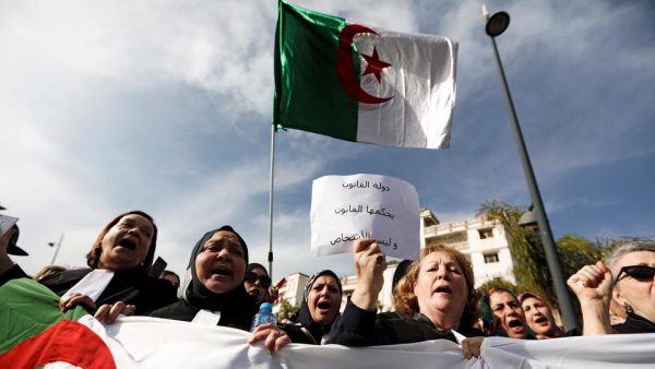 موجةاحتجاجات كبرى بالجزائر تحت شعار “جمعة الحسم”