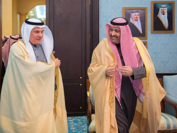 أمير الباحة  يبحث آلية دعم مزارعي المنطقة مع وزير البيئة