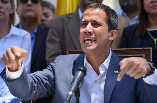 زعيم المعارضة الفنزويلية يدعو لإعلان حالة الطوارىء