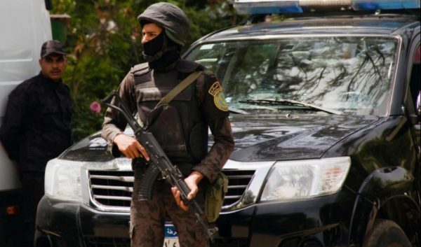 مقتل 5 مصريين وإصابة 5 آخرين بينهم شرطيين في إطلاق نار غربي القاهرة
