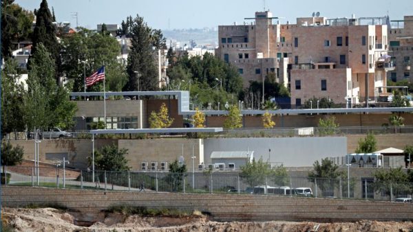 الخارجية الأمريكية تعلن دمج قنصليتها بالقدس مع سفارتها الجديدة بإسرائيل .. وغضب فلسطيني عارم