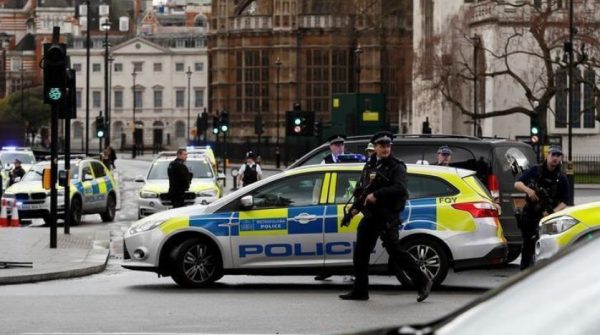 مقتل صبي وفتاة طعناً بالسكاكين في بريطانيا