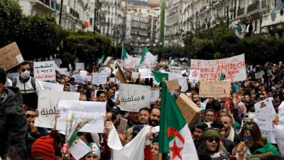 الجزائر على صفيح ساخن في انتظار رد فعل رئيس أركان الجيش