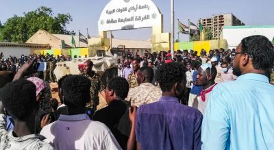 اعتصام الخرطوم متواصل.. وأنباء عن خطة لاستبدال الجيش