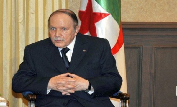 الرئيس الجزائري”بوتفليقة” يعلن استقالته من منصبه