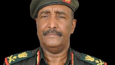 رئيس المجلس العسكري الانتقالي في السودان يعلن قرارات مهمة