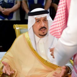 نائب أمير الرياض ينقل تعازي القيادة لأسرة الشهيد صقر العصيمي – رحمه الله –