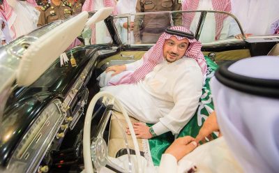 أمير القصيم يطلق لقب ( الدولي ) على مهرجان السيارات التراثية والكلاسيكية ببريدة