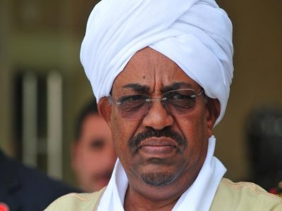 مصادر إعلامية تؤكد تنحي الرئيس السوداني عن منصبه