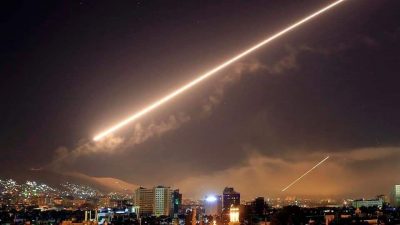 المرصد السوري: الغارات الإسرائيلية استهدفت مواقع لإيران