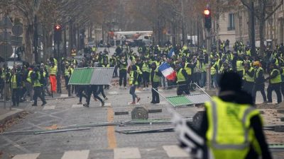 فرنسا تتأهب لموجة احتجاجات خطيرة من السترات الصفراء