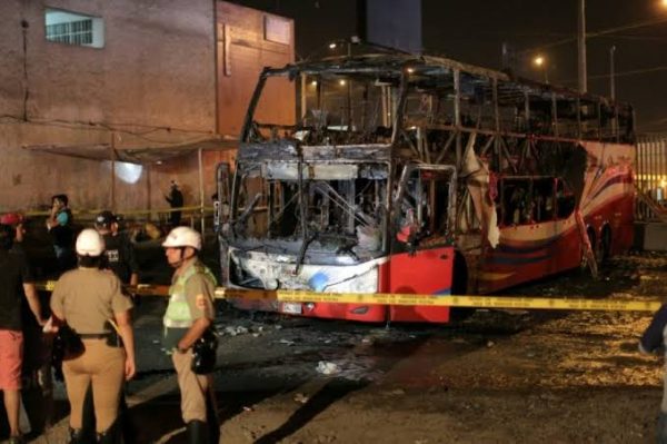 مقتل وإصابة حوالي “٣٠” شخصاً في احتراق حافلة في بيرو