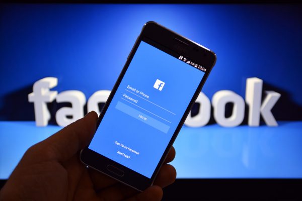 فيسبوك يزيل “١٠٣” من الحسابات والمجموعات الباكستانية التي تستهدف الهند
